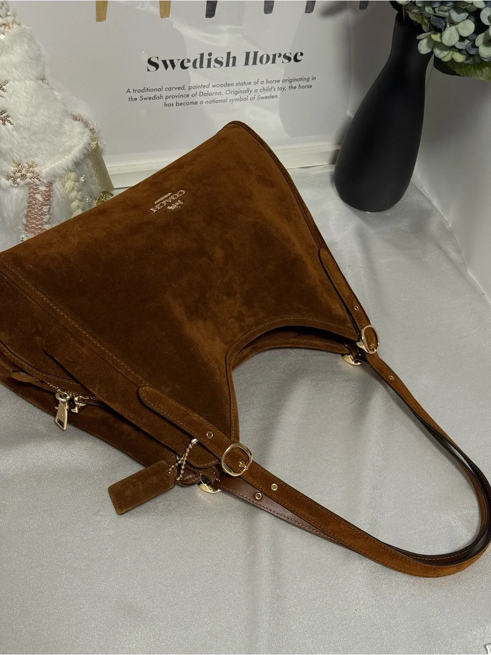 NWT coach Erin Shoulder Bag  Gold/Warm Brown cet41